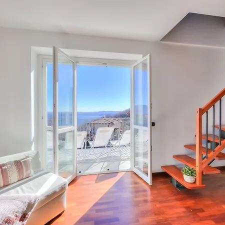 Penthouse The Magnifique View - Happy Apartment Stresa