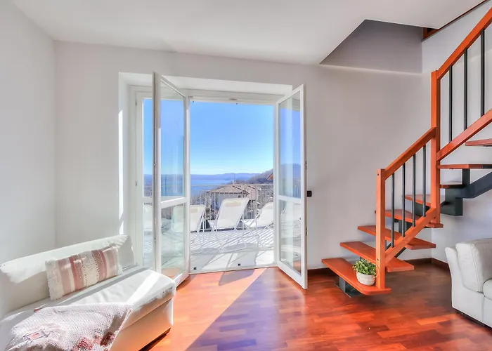 Penthouse The Magnifique View - Happy Apartman Stresa