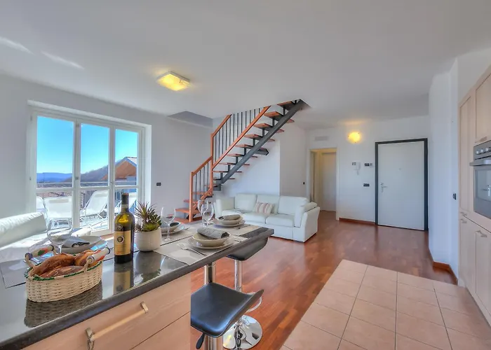 公寓 Penthouse The Magnifique View - Happy 斯特雷萨